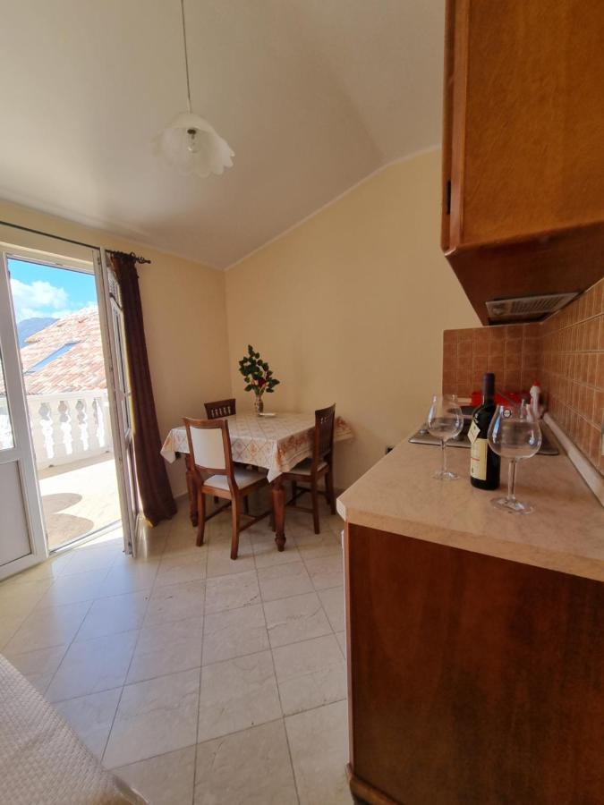 Lovely Apartment Jovan 3,With A View Of The Bay And Free Wi-Fi Kotor Buitenkant foto